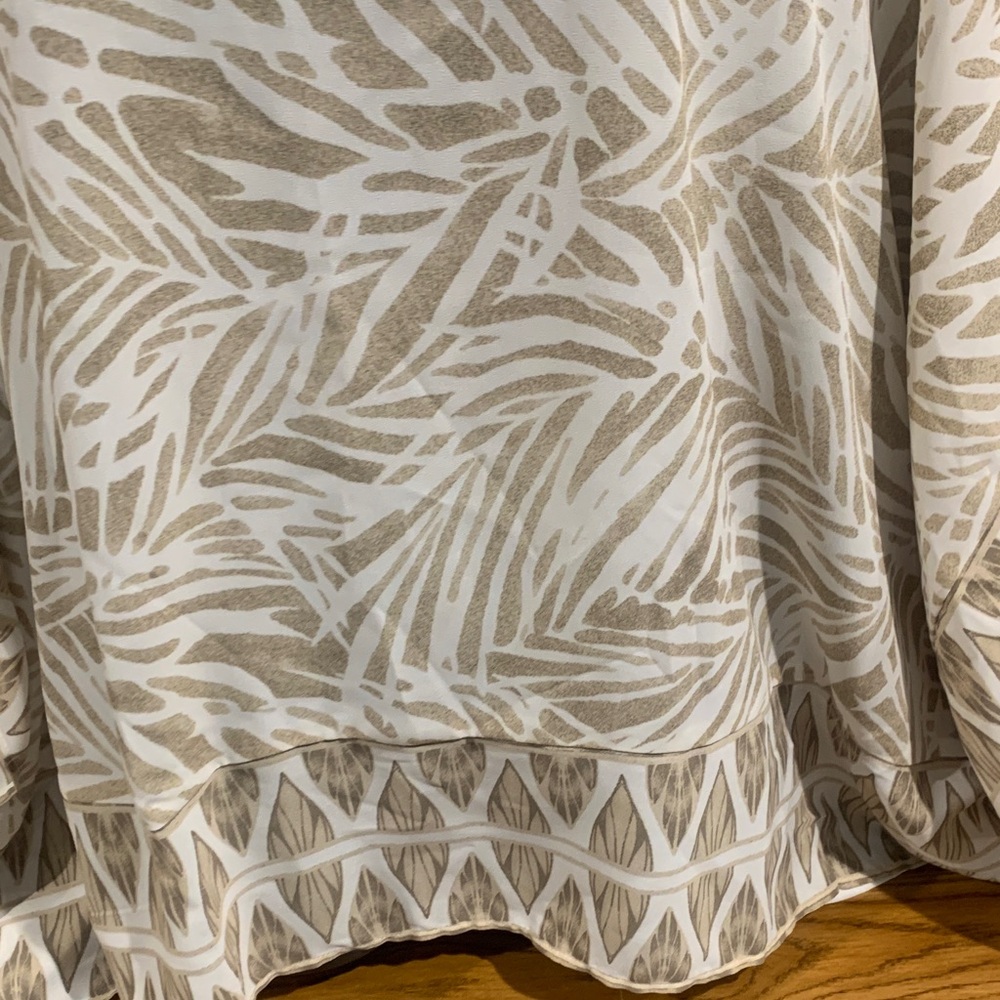 Beige And White Patterned Top - image 6